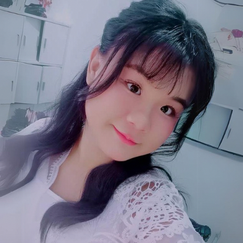 After using Es-Cell, I noticed a lasting boost in facial hydration. Within a week, my pores visibly reduced, and fine lines around my eyes began to fade. My skin tone became more even, and dark spots also started to lighten. This product is truly effective.